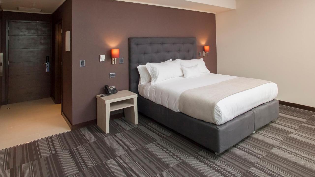 MDS Hotel Chillán Buitenkant foto A room at the Hilton London Heathrow