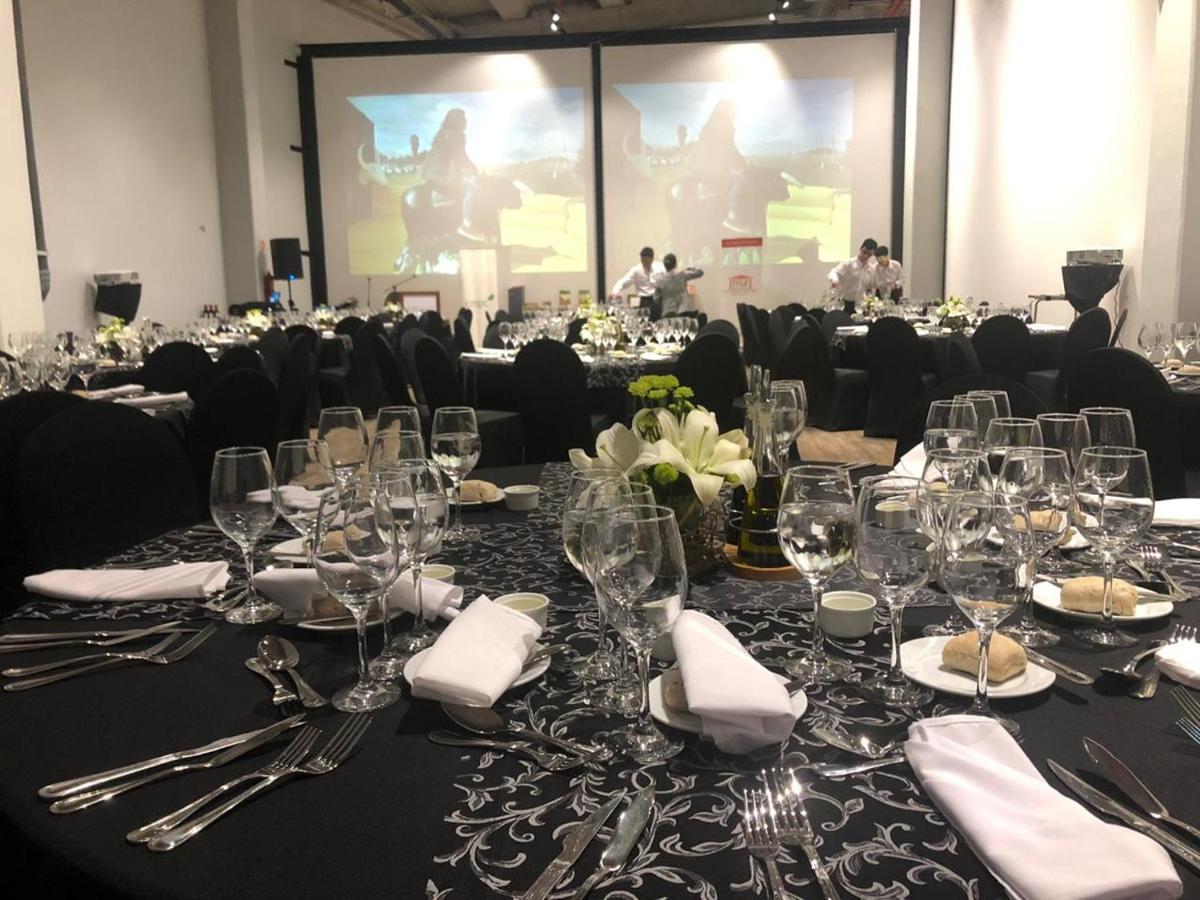 MDS Hotel Chillán Buitenkant foto The 2017 Wine Scholar Guild Awards Dinner