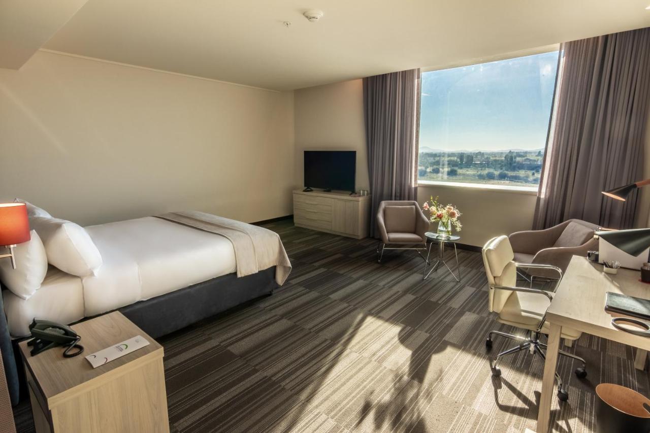 MDS Hotel Chillán Buitenkant foto A guest room at the Hilton San Diego Bayfront